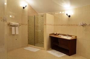 Vasca e doccia separate, vasca idromassaggio, set di cortesia gratuito