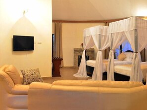 ミニバー、セーフティボックス (室内)、デスク、遮光カーテン