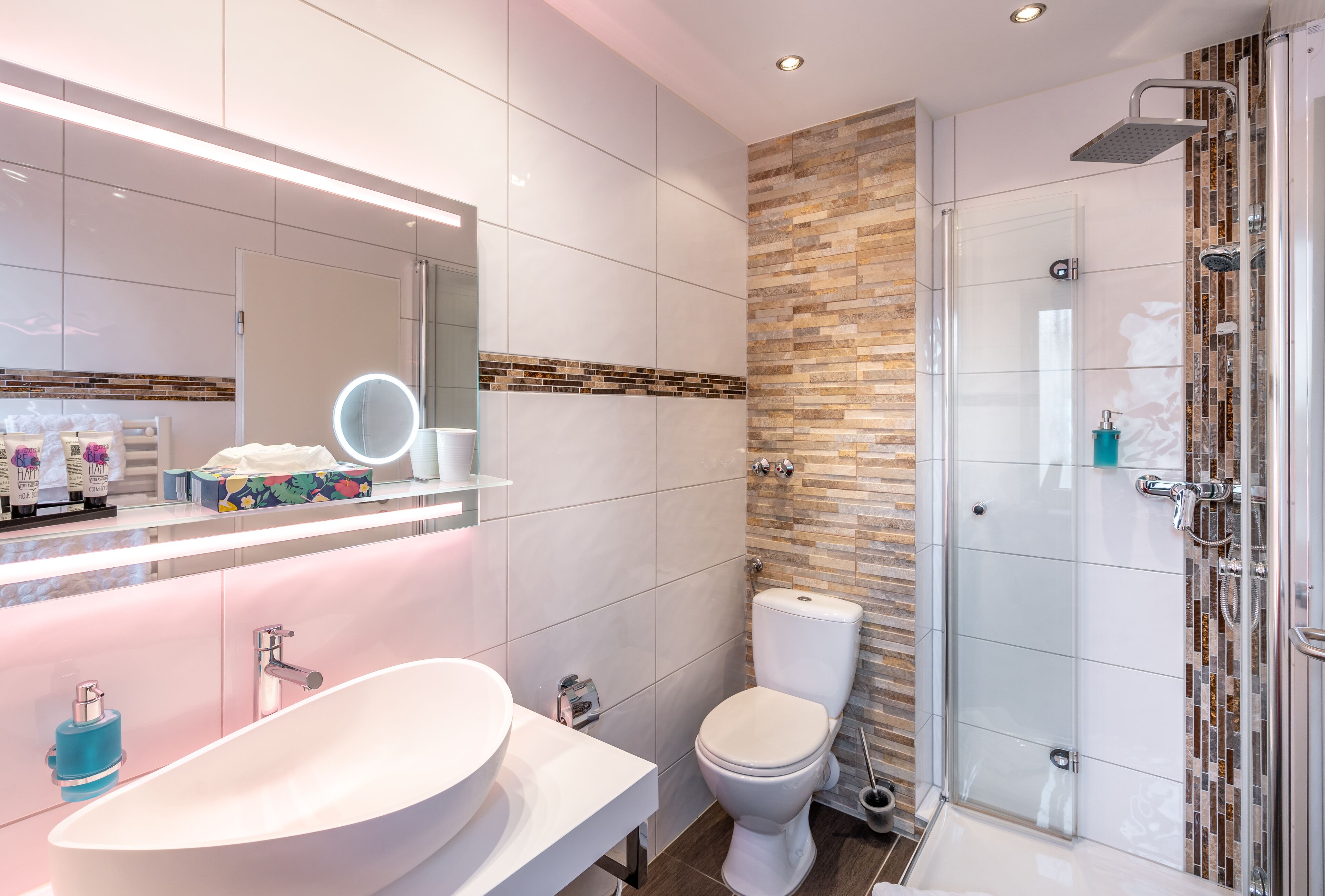 standard single room | bathroom | hair dryer, towels