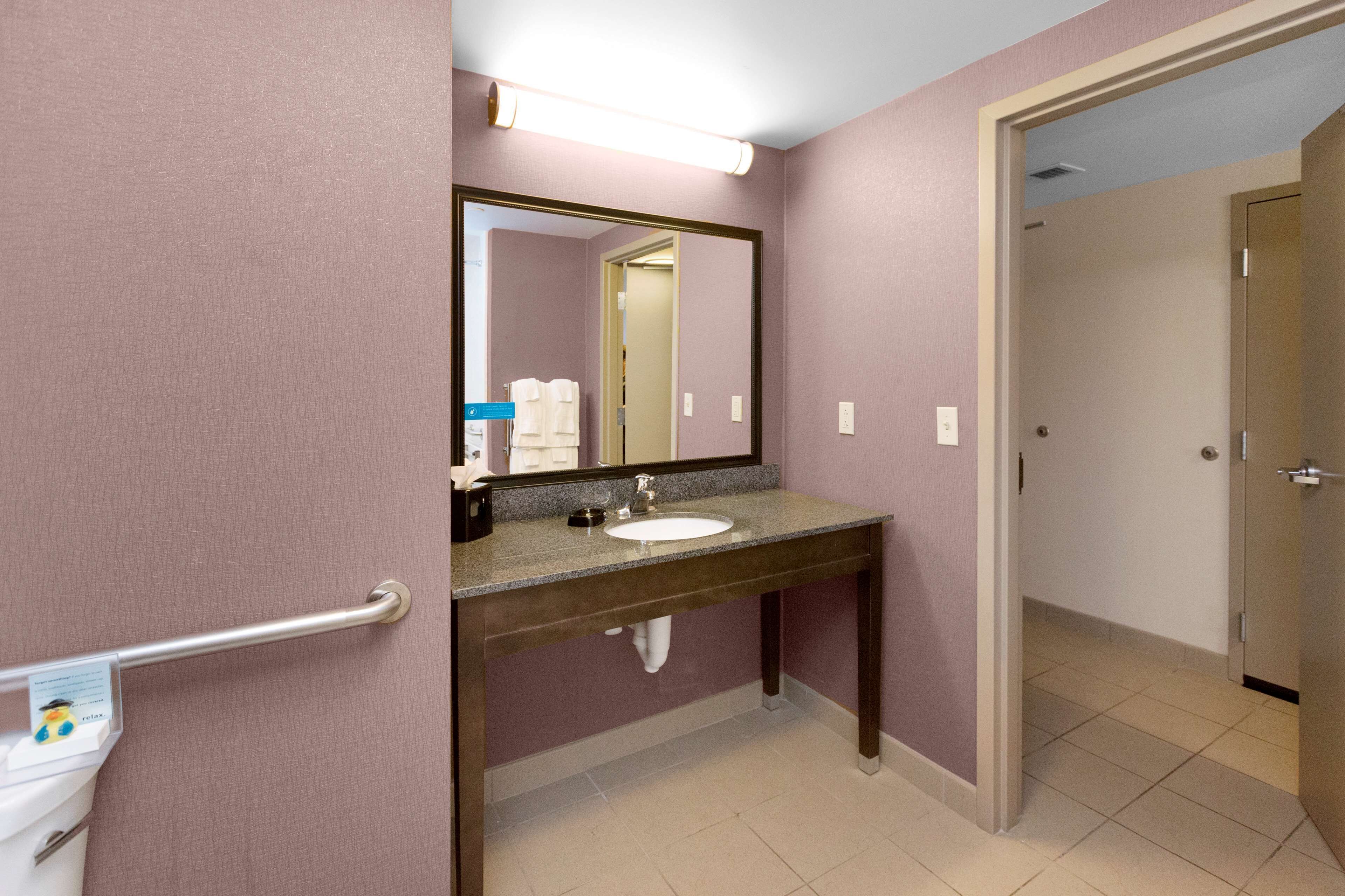 room, accessible, non smoking | bathroom | hair dryer, towels