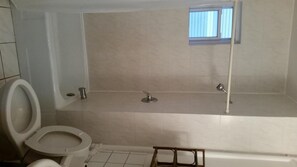 Sèche-cheveux, serviettes fournies