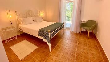 1 bedroom, soundproofing, bed sheets