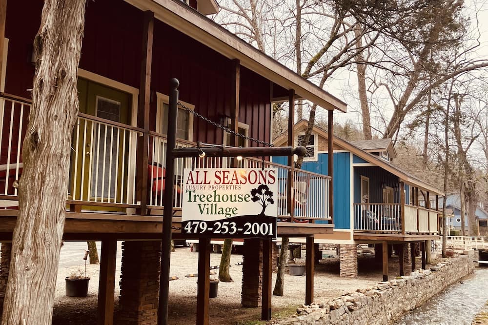 All Seasons Treehouse Village