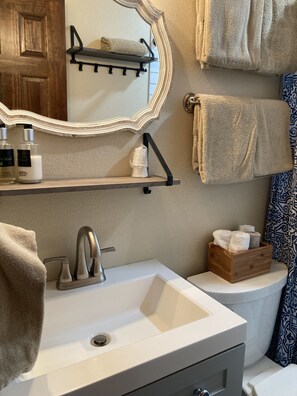 Tree House | Bathroom