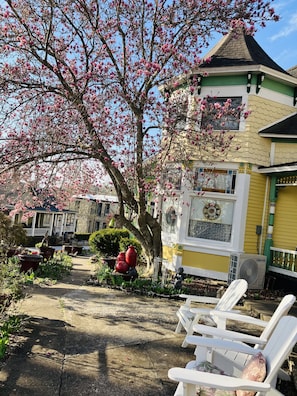 Garden view - All Seasons Inn (Eureka Springs)