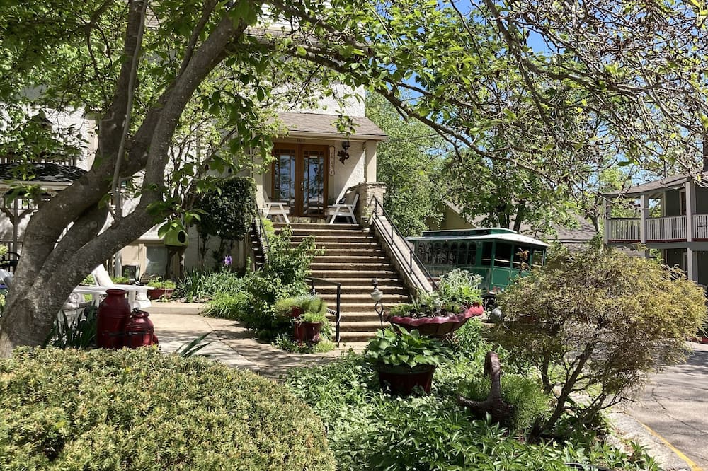 All Seasons Inn