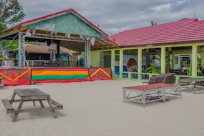 Nightclub - Roots Bamboo Beach Resort (Negril)