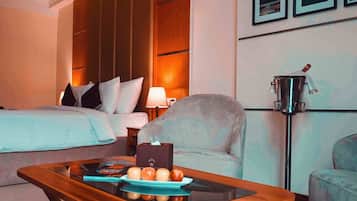 Premier Suite | Premium bedding, minibar, in-room safe, individually decorated