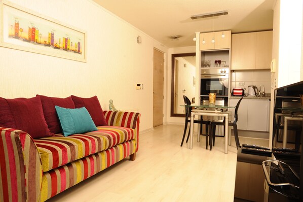 Apartment, 1 Schlafzimmer | Wohnzimmer | LED-Fernseher