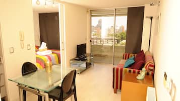 Departamento, 1 habitación | Sala de estar | Televisión LED