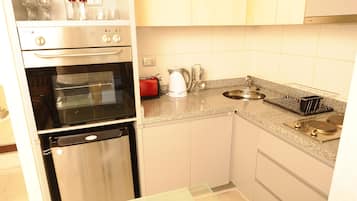 Appartement, 1 chambre | Cuisine privée | Réfrigérateur, micro-ondes, four, cafetière/bouilloire