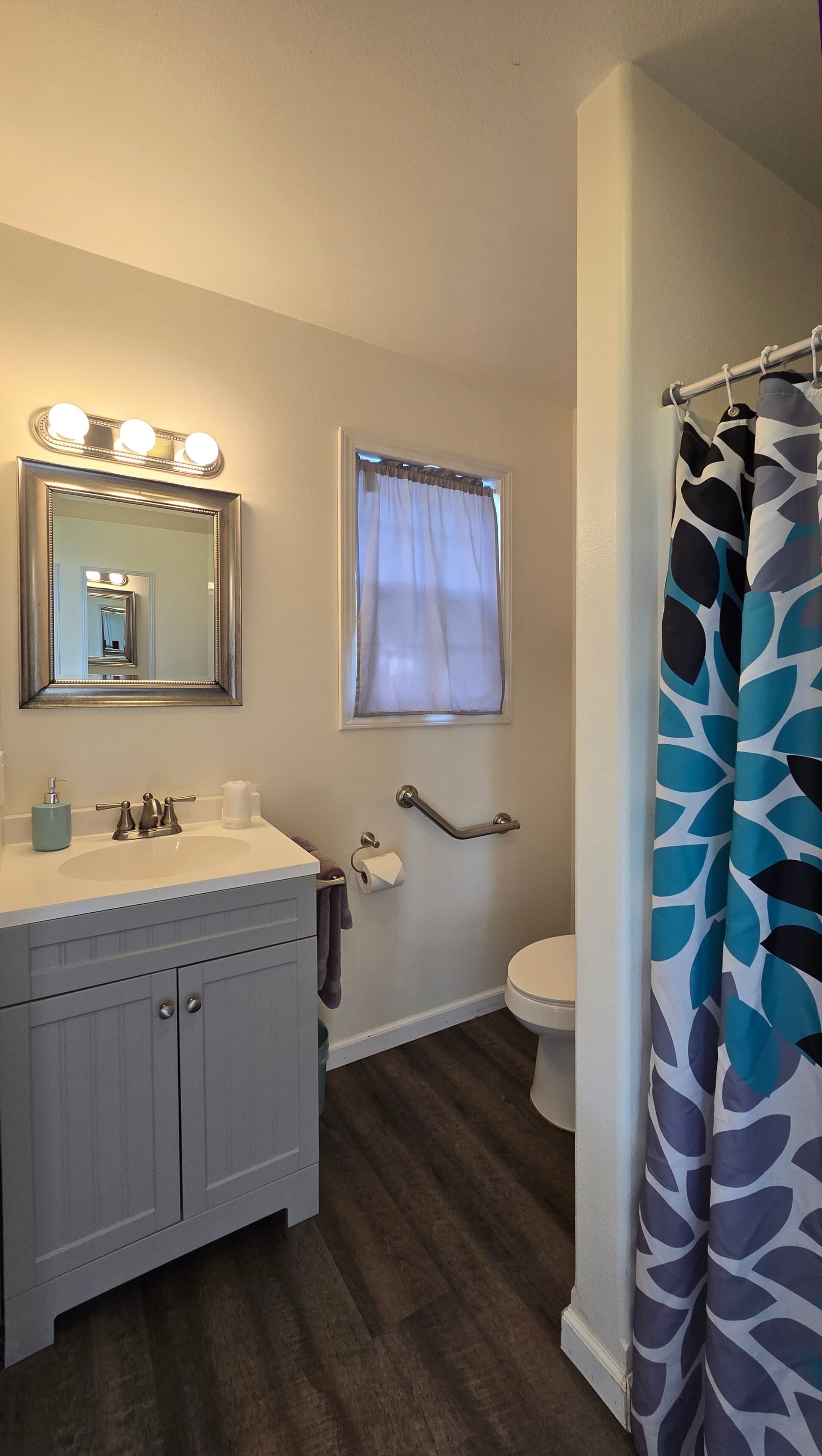 deluxe 2 queens, downstairs dog-friendly | bathroom | shower, hair dryer, towels
