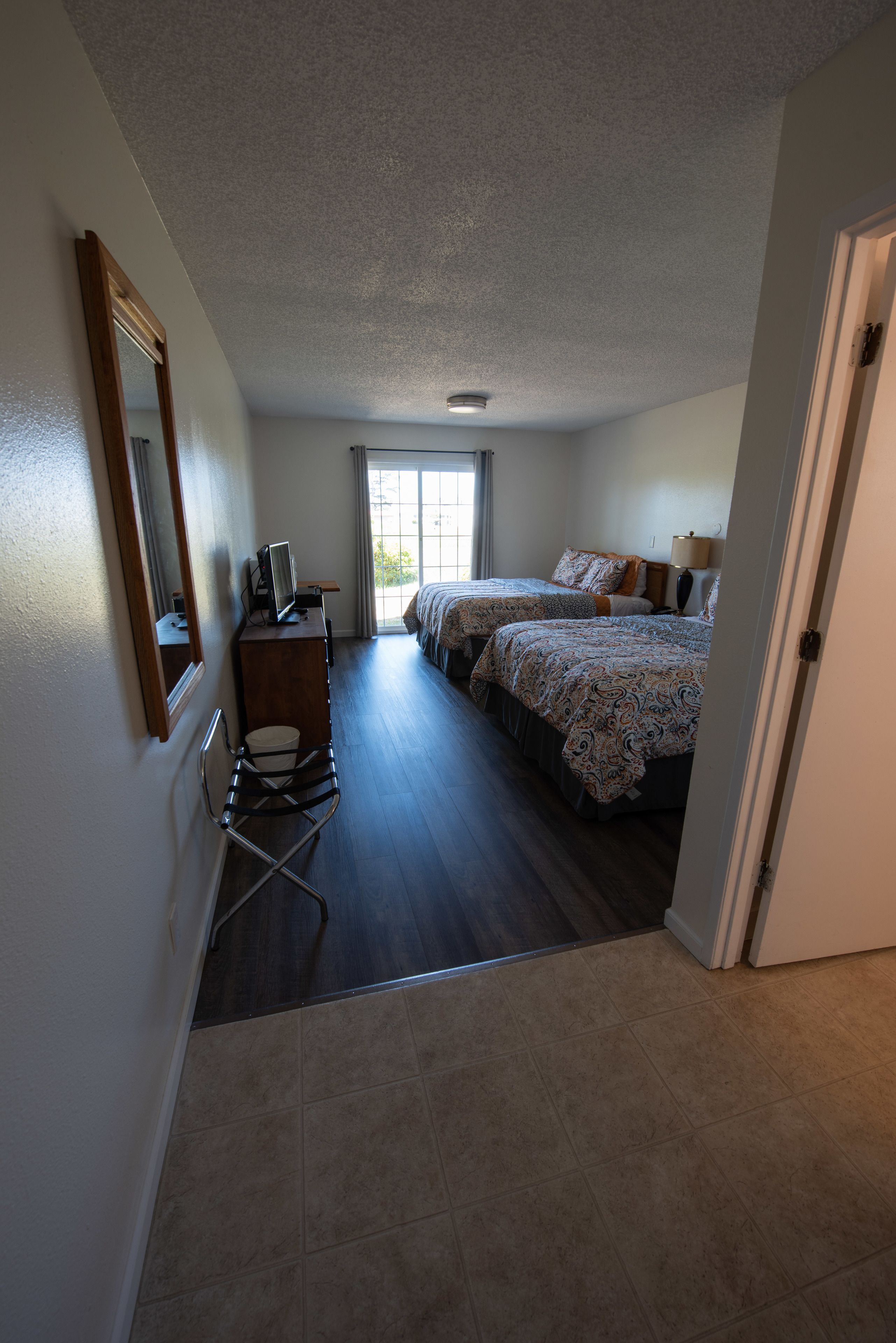 2 queens, downstairs with patio (dog-friendly) | interior