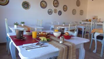 Café da manhã continental grátis todos os dias