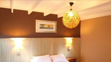 Frigobar, individualmente mobiliados, cortinas blackout