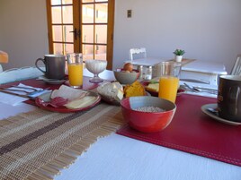 Free daily continental breakfast