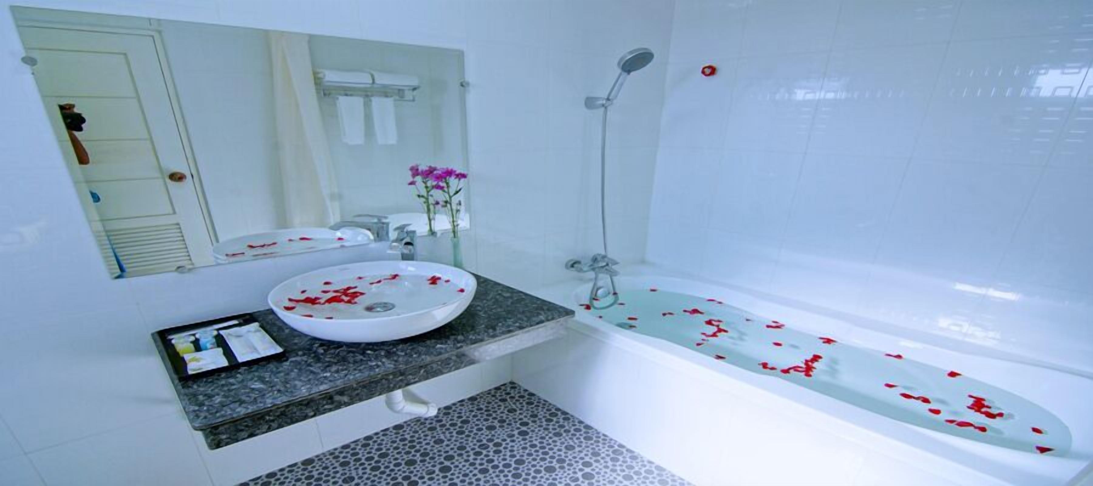 deluxe room | bathroom | hair dryer, slippers, towels