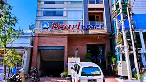 A multi-story building with the sign "Pearl Hotel" indicating it is a hotel. - Royal Pearl Hotel (Mandalay)