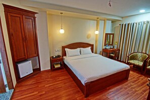 Minibar, in-room safe, desk, rollaway beds - Royal Pearl Hotel (Mandalay)