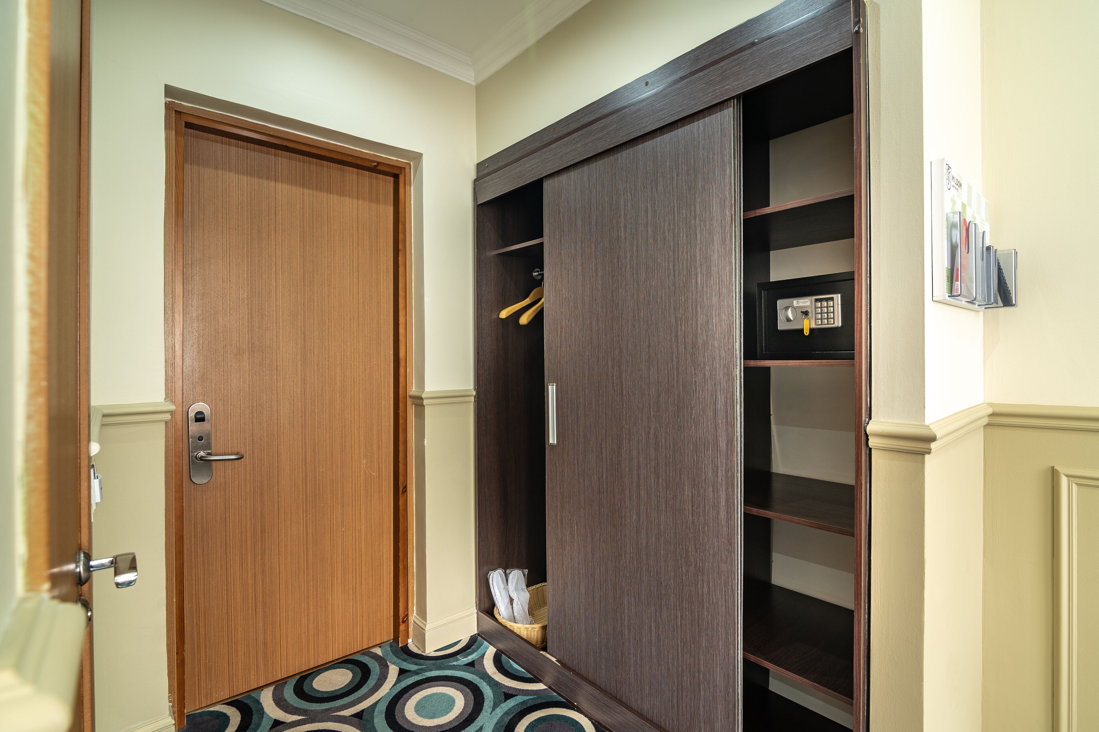Photo - Mildom Premium Hotel