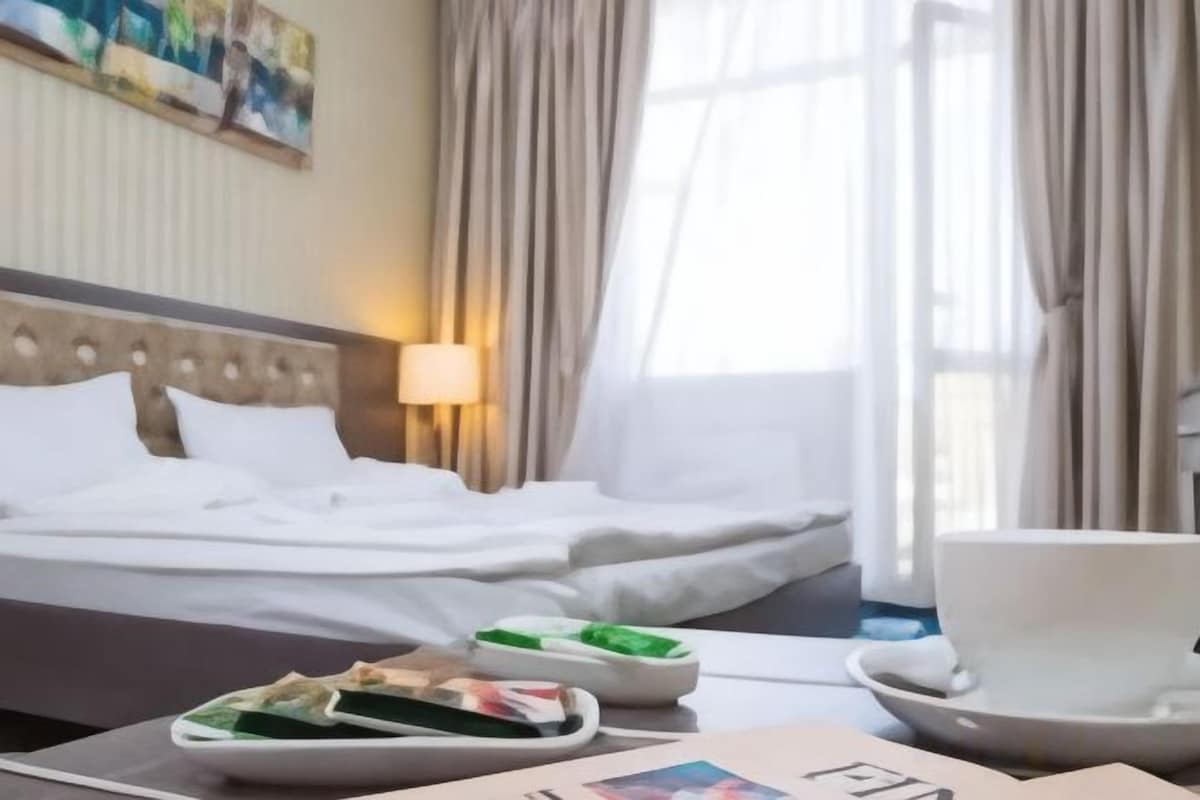 Premium bedding, minibar, in-room safe, desk