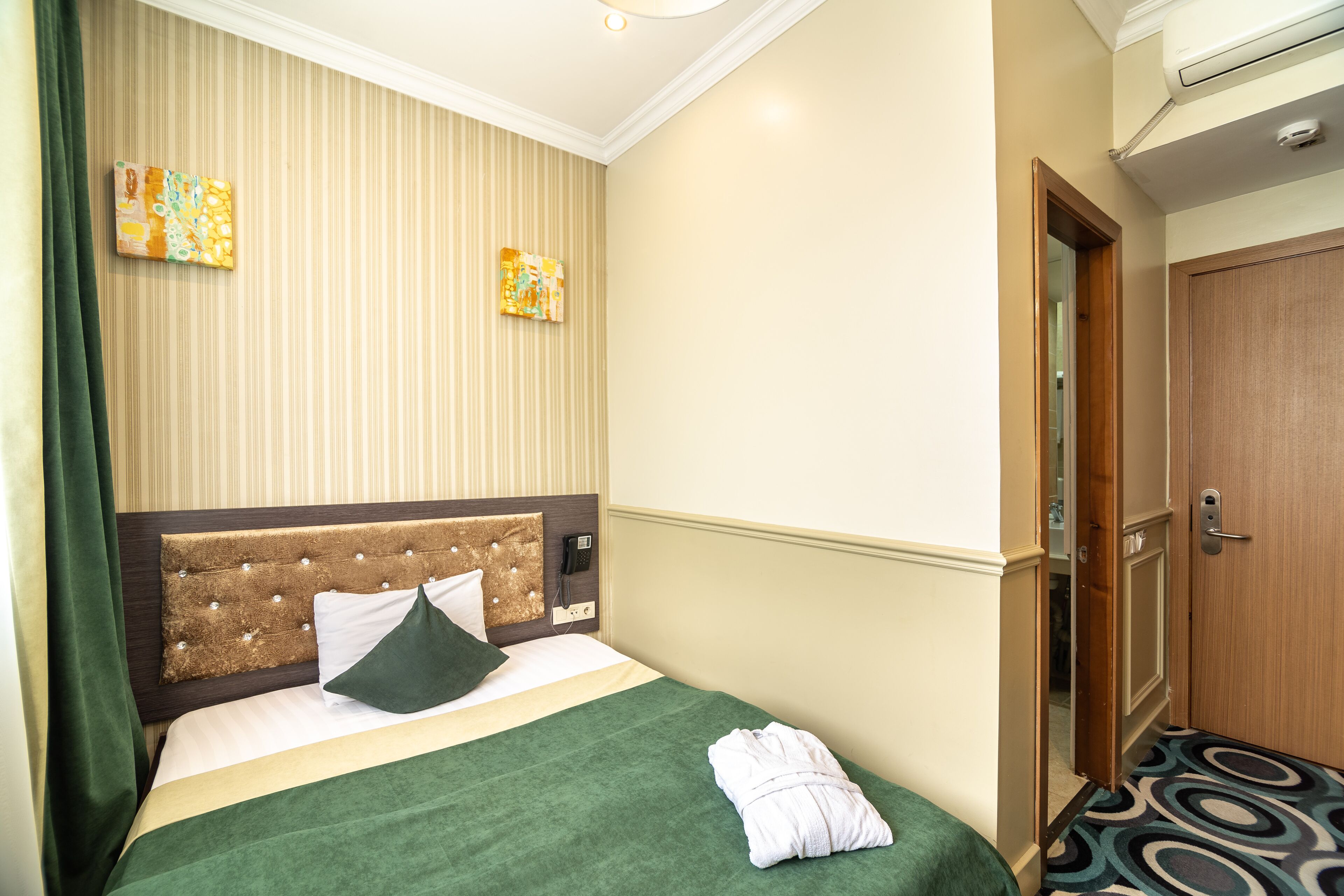 Photo - Mildom Premium Hotel