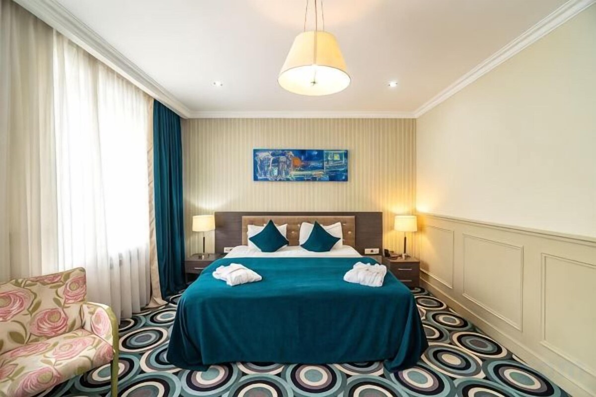 Premium bedding, minibar, in-room safe, desk