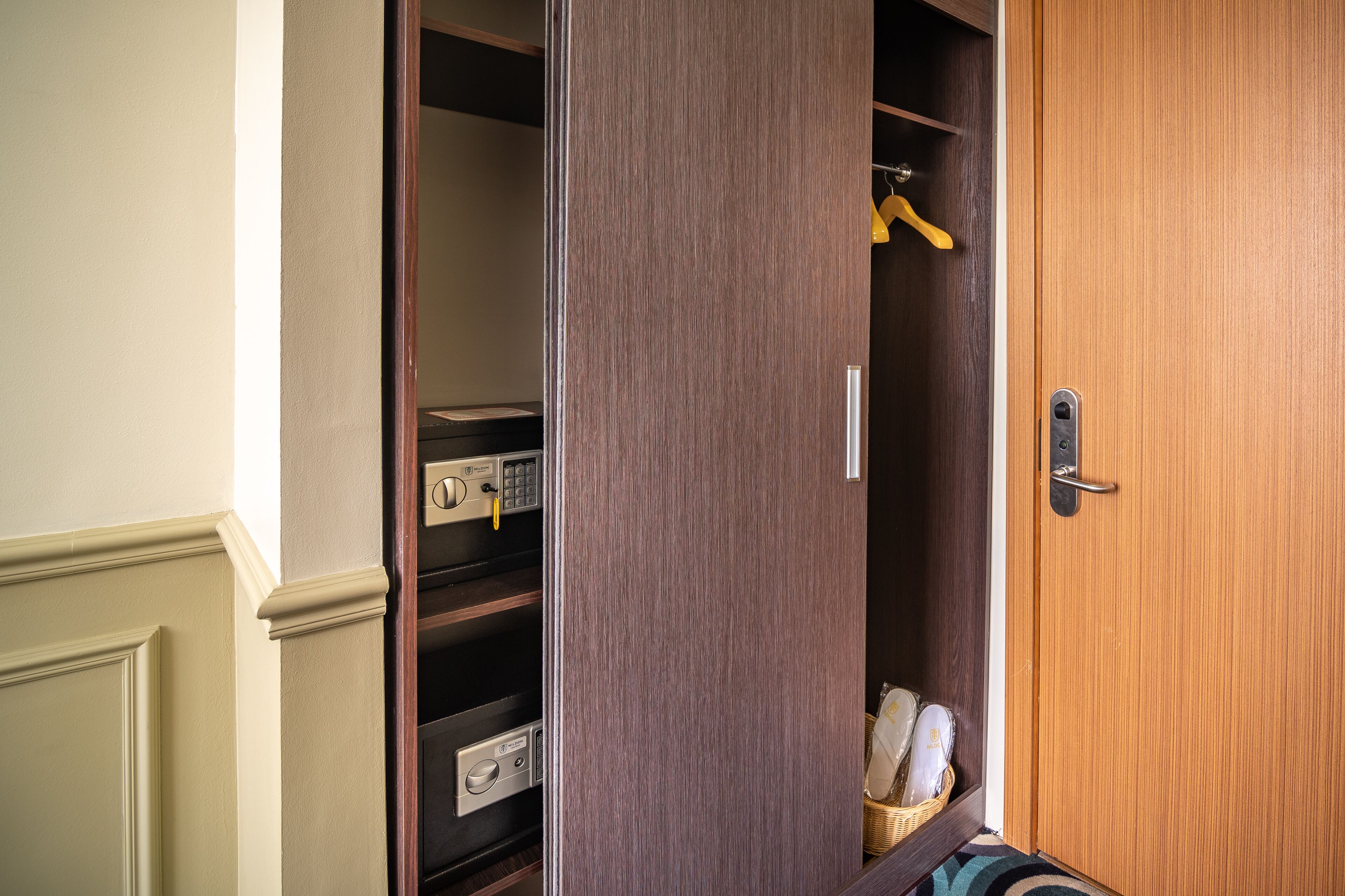 Photo - Mildom Premium Hotel