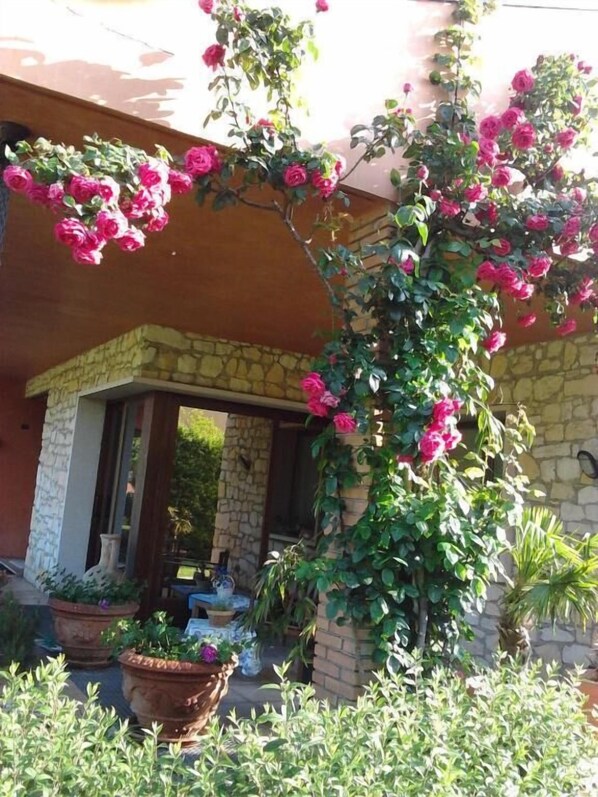 Front of property - La dolce Vita (Montecchia di Crosara)