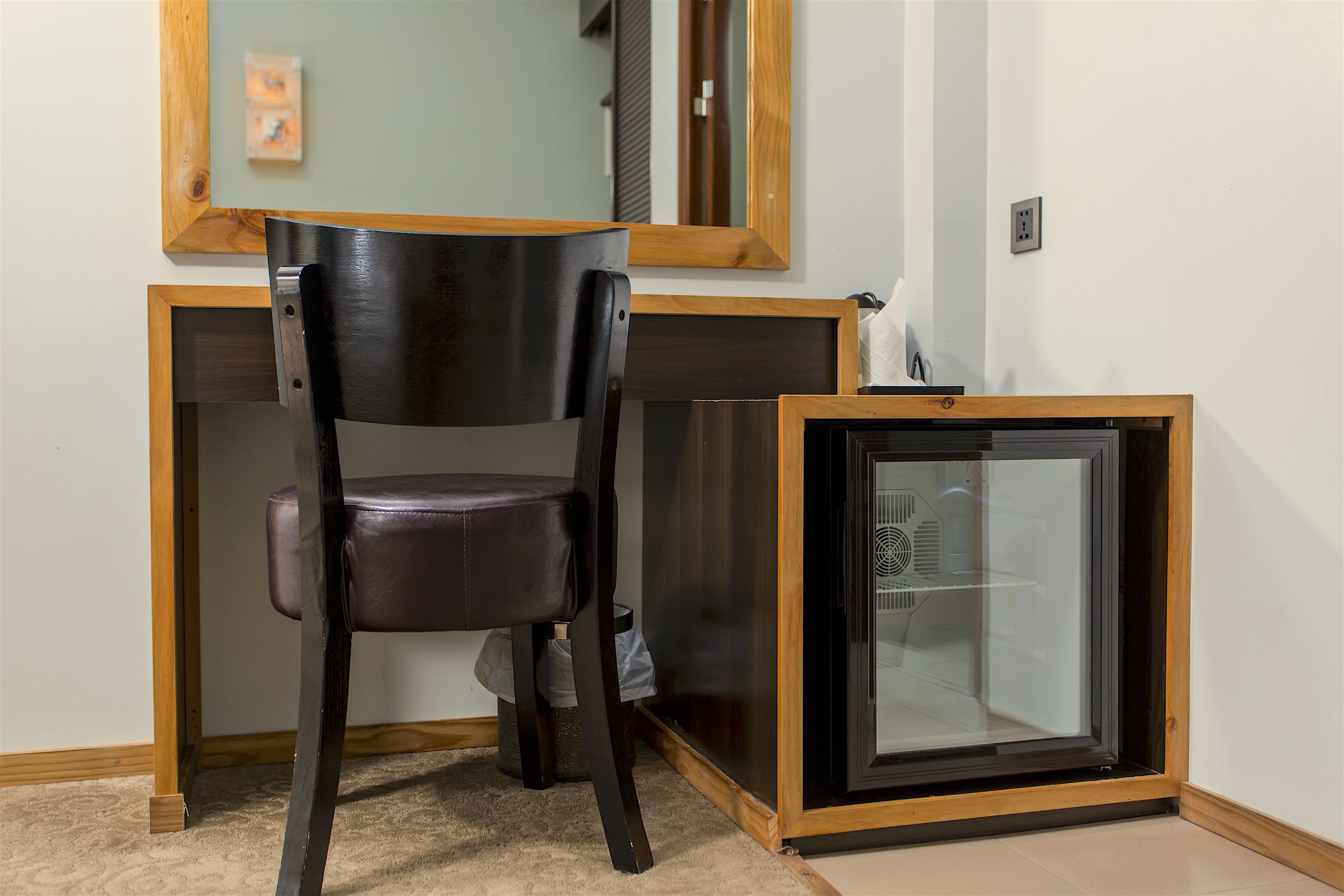 deluxe double room | minibar