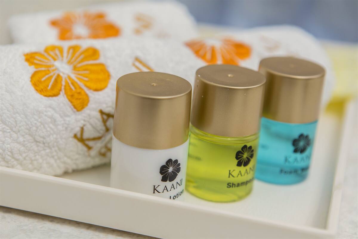 family room | bathroom amenities | rainfall showerhead, free toiletries, hair dryer, towels