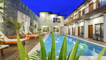 Kolam renang terbuka