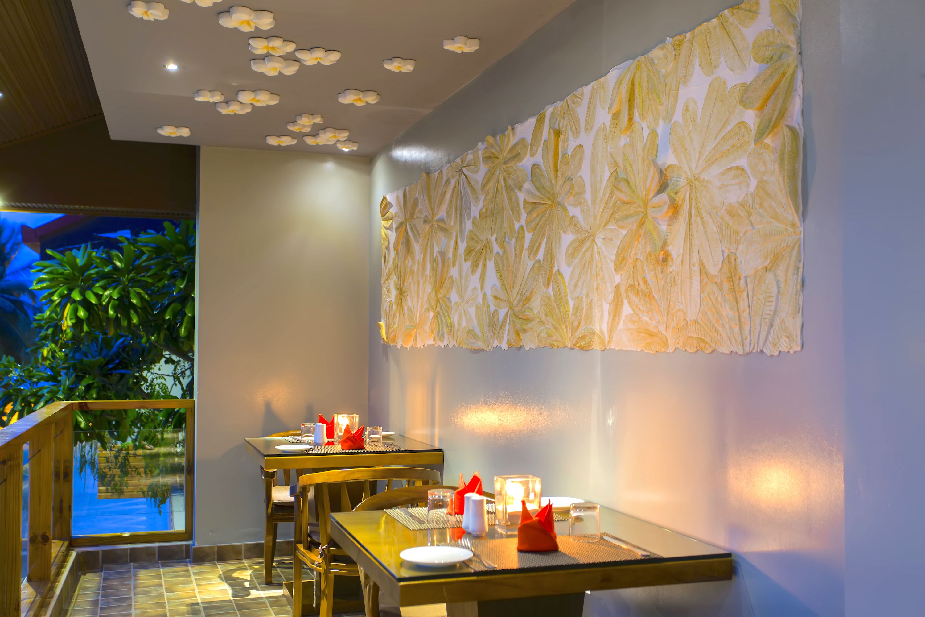 international cuisine, beach views