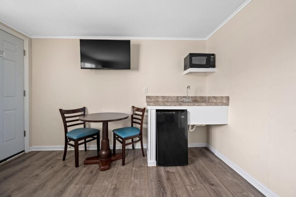 Phòng Suite Deluxe, 1 giường cỡ queen và sofa giường | Truy cập Internet không dây miễn phí, bộ trải giường 