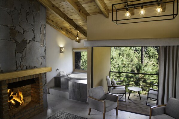 Luxury Suite, 1 King Bed, Refrigerator & Microwave