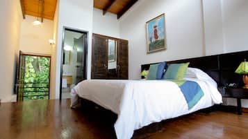 Standard Room, 1 Double Bed | In-room safe, desk, free WiFi