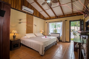 In-room safe, free WiFi, wheelchair access - Pacific Paradise Resort (Quepos)