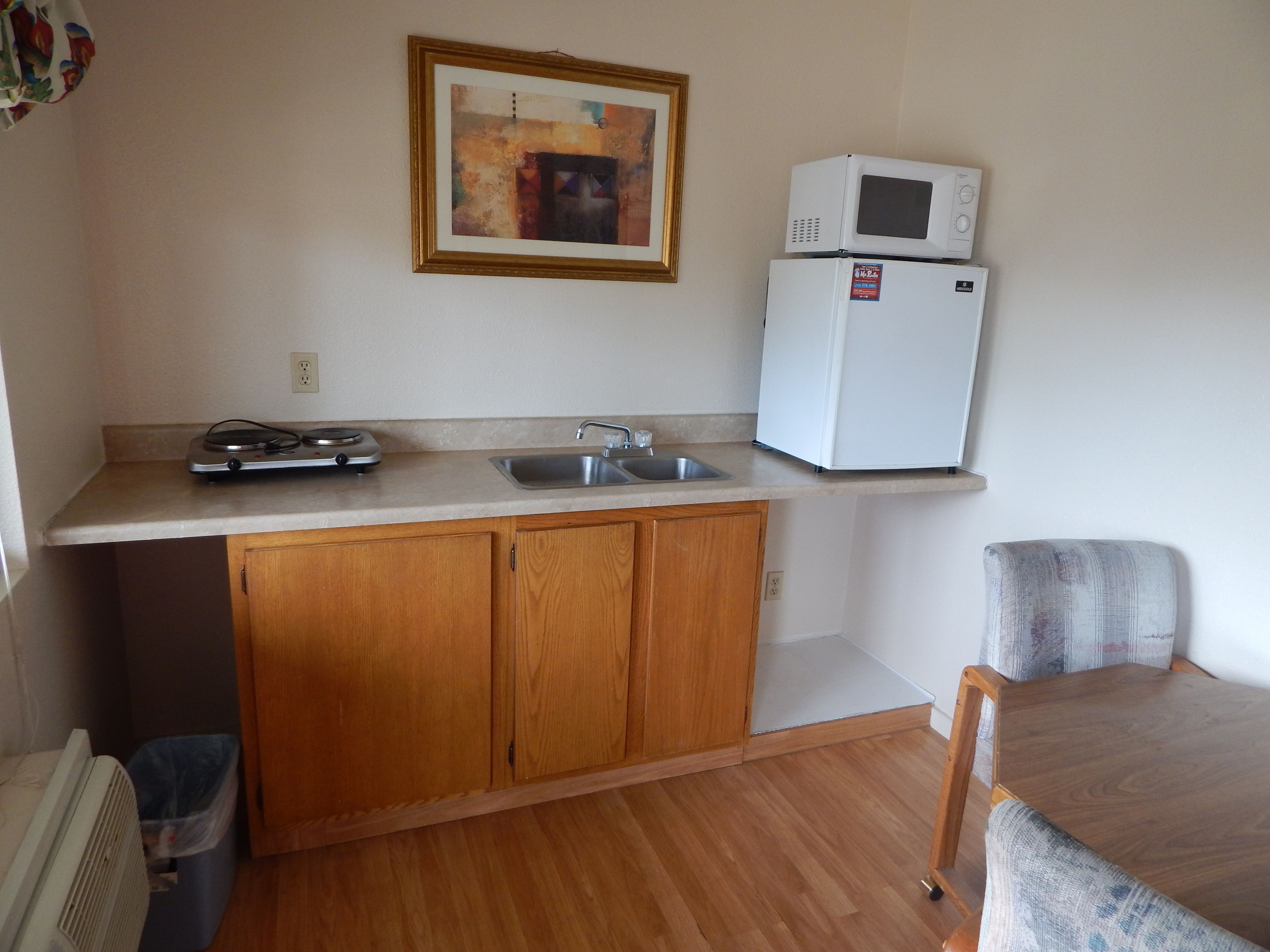 Kjøleskap og mikrobølgeovn