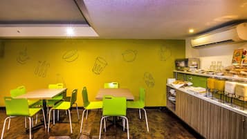 Bữa sáng kiểu Âu hàng ngày (13 AUD/mỗi người)