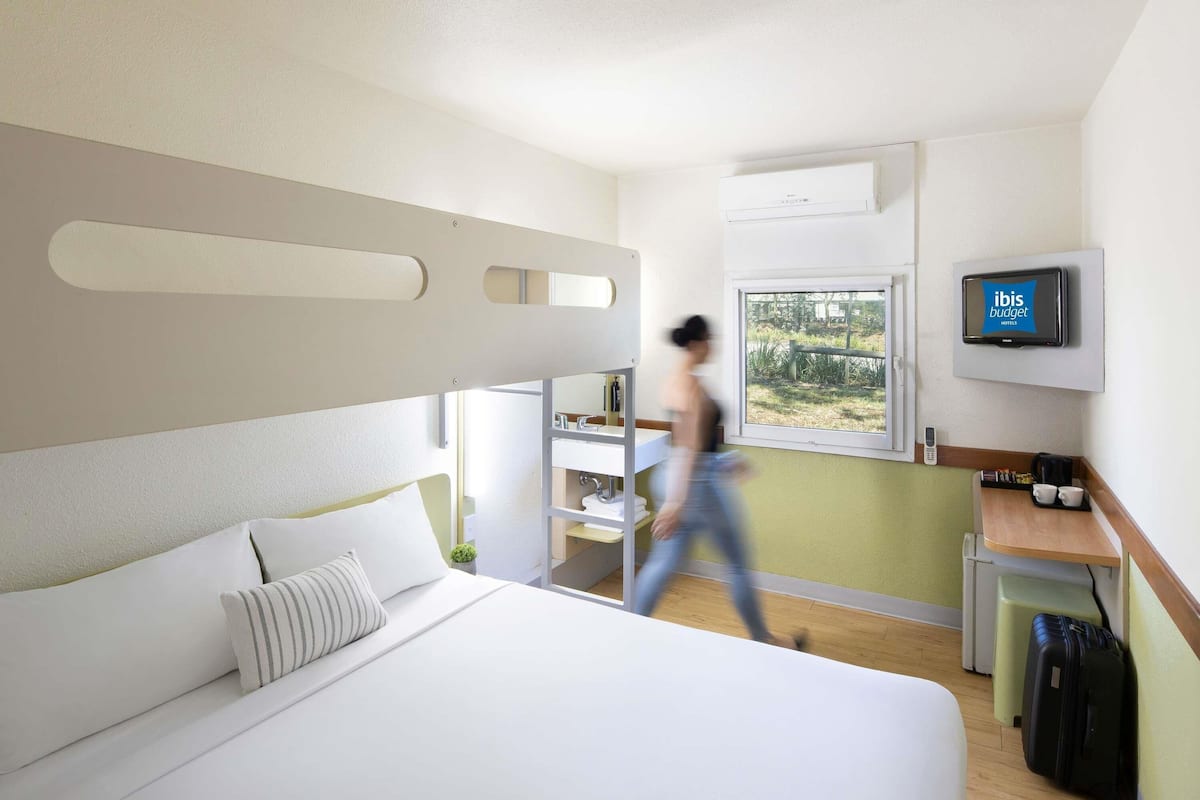 Desk, free WiFi, bed sheets
