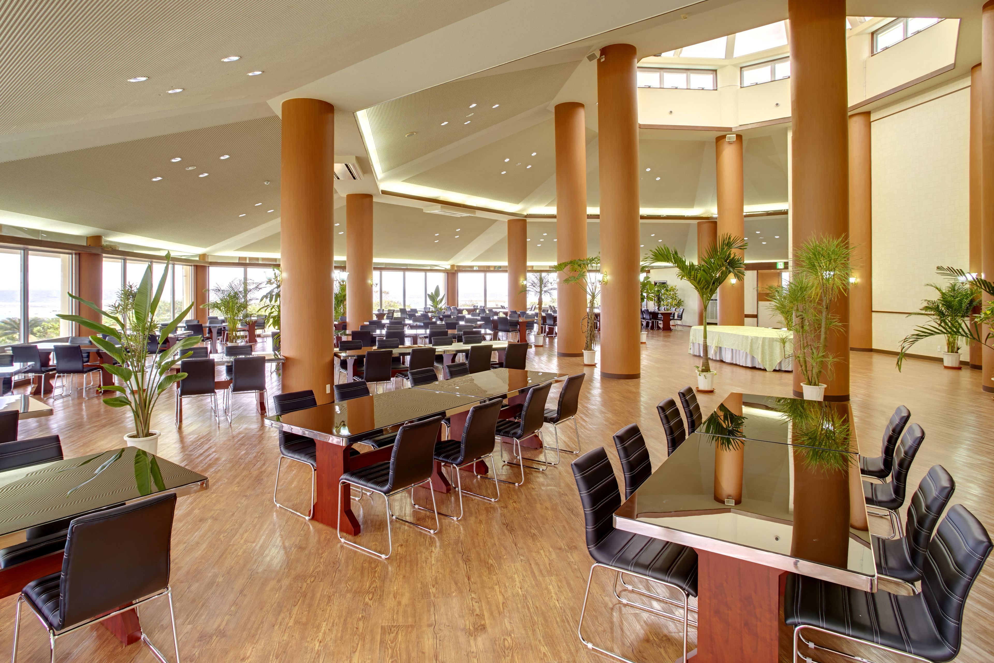 breakfast, lunch, dinner served; fusion cuisine, pool views