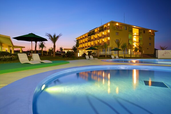 Seasonal outdoor pool