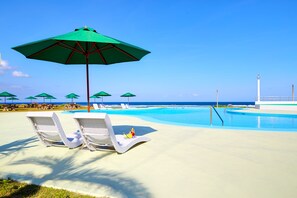 Seasonal outdoor pool