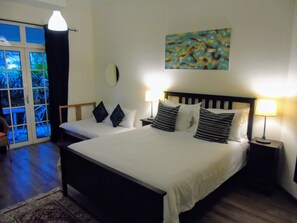 Superior Triple Room, 1 Bedroom, Garden View | Desk, soundproofing, free WiFi - Rumah Putih near KLIA & Xiamen University (Sepang)