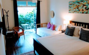 Superior Triple Room, 1 Bedroom, Garden View | Desk, soundproofing, free WiFi - Rumah Putih near KLIA & Xiamen University (Sepang)