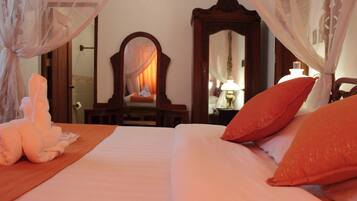 Family Suite, 2 Bedrooms (La Casa Verde) | In-room safe, soundproofing, free WiFi