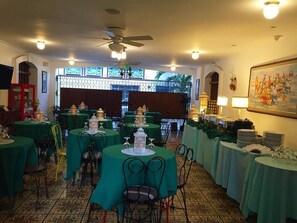 Free daily cooked-to-order breakfast