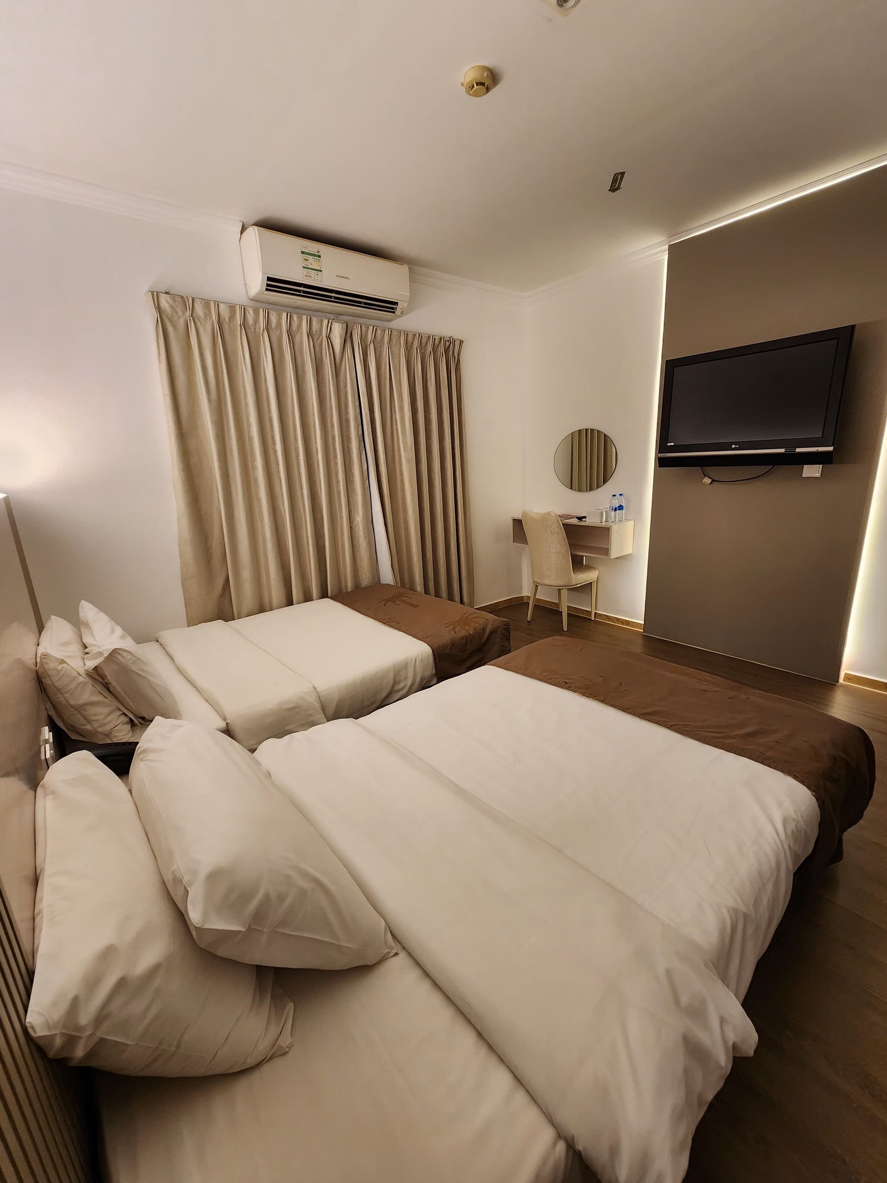 standard double room | desk, soundproofing, rollaway beds, free wifi