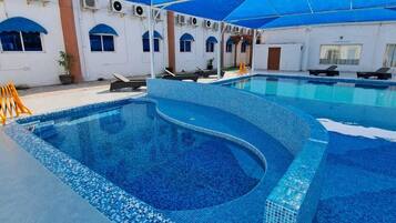 Kolam renang terbuka