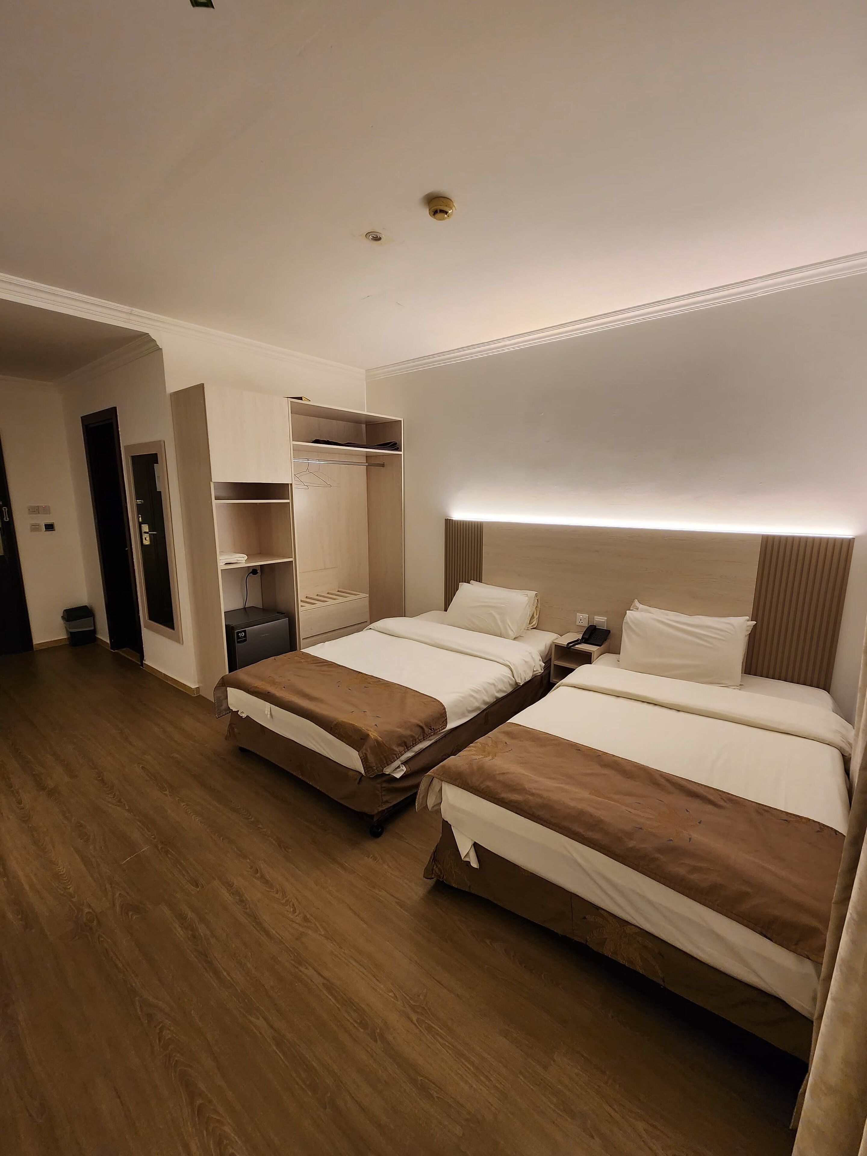 standard double room | desk, soundproofing, rollaway beds, free wifi